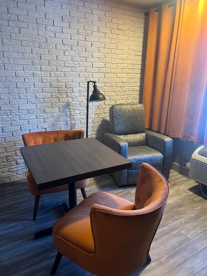 Complexe Dix80 Μοτέλ Mont-Laurier Εξωτερικό φωτογραφία